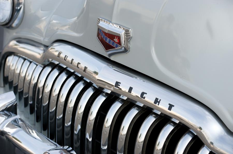 Детали экстерьера Buick Roadmaster Riviera 1949 года  (фото 4 из 22)